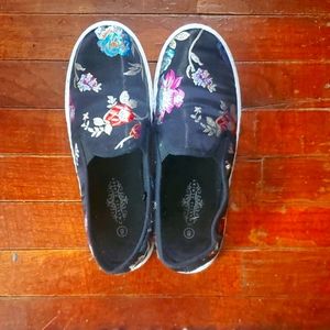 Charles Albert Co embroidered slip-ons